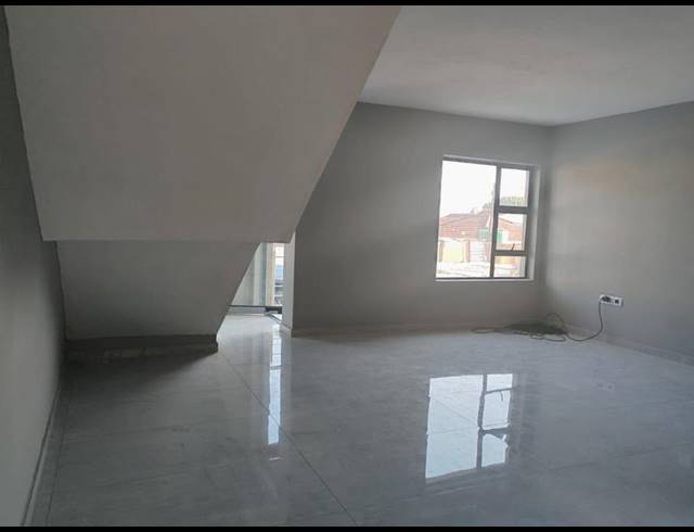 4 BEDROOM HOUSE FOR SALE IN STERPARK